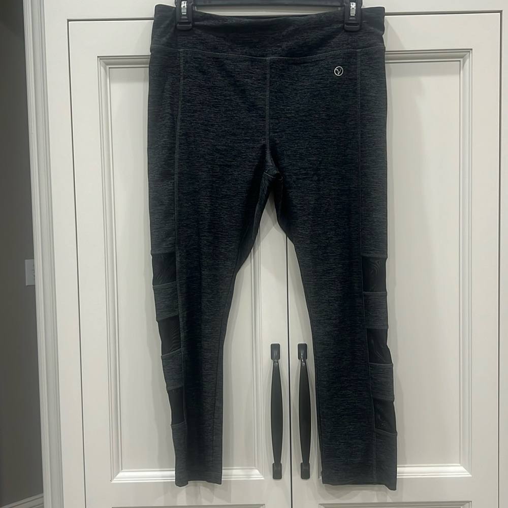 Vogo Athletica dark gray/black women’s leggings Sz L
